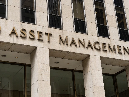 Bitcoin ETF Showdown: iShares vs Morgan Stanley on Fees and Scale EgonCoin