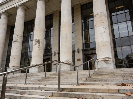Supreme Court Showdown Looms Over State vs. Federal Crypto Betting Rules EgonCoin
