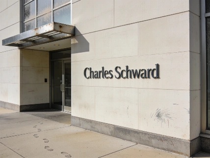 Charles Schwab Expands Crypto Trading With Solana, Avalanche, Chainlink EgonCoin